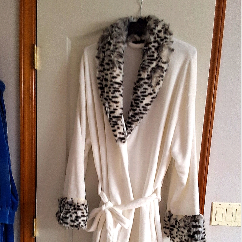 ADRIENNE LANDAU Robe